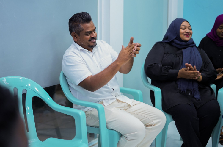 އައްޑޫގެ އެއްބައިވަންތަކަން އިސްކުރަންޖެހޭ، ވަކިވުމުގެ ނިންމުންތަކަކީ "ބަދުނަސީބު" ނިންމުންތަކެއް: މުޝްރިފް