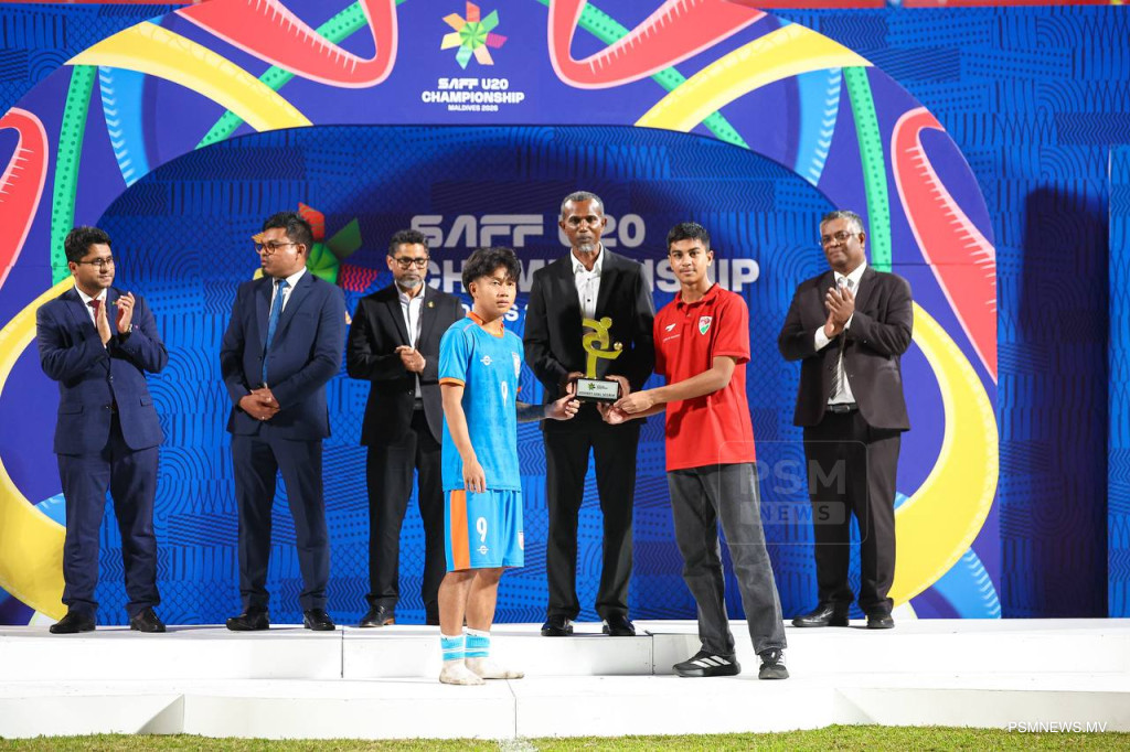 ޓޮޕް ސްކޯރާއަކަށް އިލާން، މޮޅު ކުޅުންތެރިއަކަށް އިންޑިއާގެ އޮމަންގް