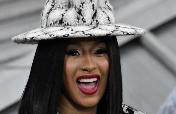 ކާޑީ ބީގެ ކްރެޑިޓް ކާޑުން ވަގަކު 60،000 ޑޮލަރުގެ ވިޔަފާރިކުރުމުން ބުނީ ޖަލަށް ފޮނުވާލާނަމޭ