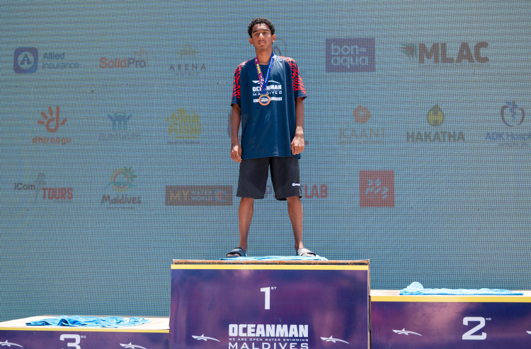 ބޭރުގެ ފެތުންތެރިން ފަހަތަށް ޖައްސާލުމަށްފަހު، 15 އަހަރުގެ އައިމަން ހާފް އޯޝަން މޭން ކާމިޔާބުކޮށްފި