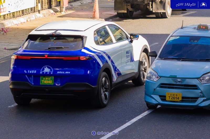 ސަރުކާރުގެ ޓެކްސީ ލައިން ތައާރަފުކުރިޔަސް، ޓެކްސީ ދަތުރުތައް މަދެއްނުވޭ: އެސޯސިއޭޝަން