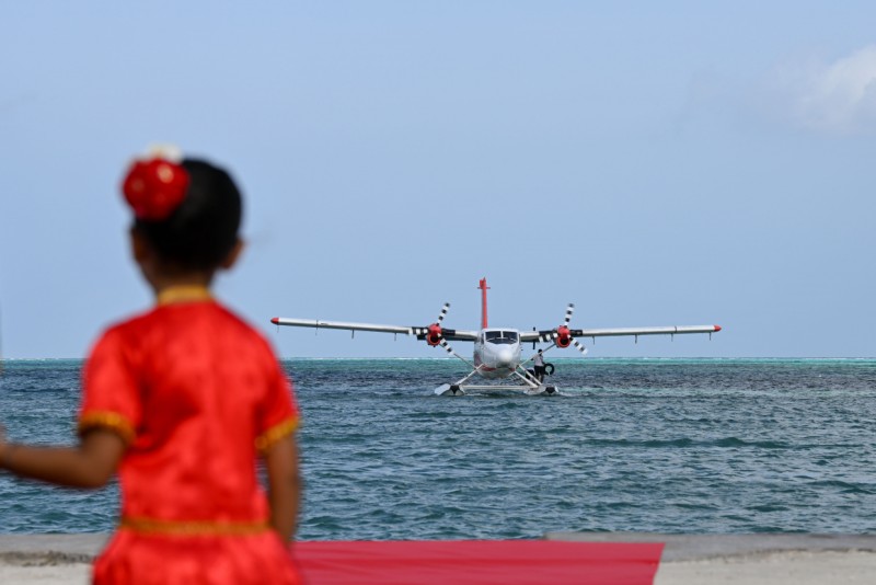 ޑޭކެއާ ސެންޓަރުތައް މަދުވުމުގެ ސަބަބުން ވަޒީފާއަށްދާ އާއިލާތަކަށް ދިމާވާ ދަތިތައް ހައްލުކުރަން ގޮވާލައި ޕެޓިޝަނެއް ހުށަހަޅައިފި