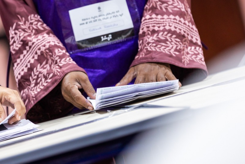 މީދޫ ކައުންސިލް ރައީސް ހޮވުމަށް ނެގި ވޯޓުގައި، ވޯޓު ލާން ނުދާ މީހެއް ވެސް ހިމެނޭހެން ވޯޓުލާފައި އޮތް މައްސަލައެއް