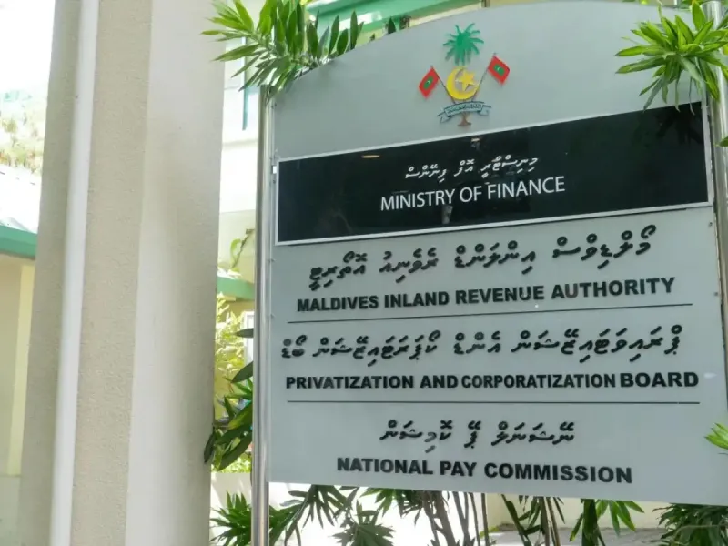 އިންތިހާބާ ދިމާކޮށް އިމެއްނެތި ވަޒިފާތަކާ ޕްރޮމޯޝަން ދިނުމަށް ފަހު، ސަރުކާރު ކުންފުނިތަކަށް މީހުން ނެގުމާ ޕްރޮމޯޝަން ދިނުން ހުއްޓާލަން އަންގައިފި
