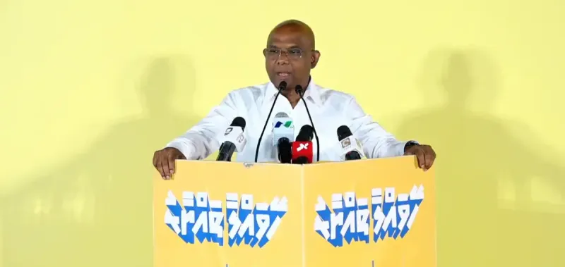 މަޖިލީހުގެ މެމްބަރުންނަށް ޝާހިދު: އަނގައިގައި އަޅުވާފައިވާ ކަސްތޮޅު ނައްޓާލާ ރައްޔިތުންނާއި އެކު ނުކުންނަވާ!