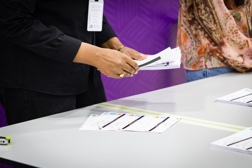 މައްސަލަ ޖެހުނު މީދޫ ކައުންސިލް ރައީސްގެ ވޯޓު އަލުން ގުނައިފި، 1 ވޯޓުގެ ތަފާތުން ކާމިޔާބުކުރި އެމްޑީއޭގެ ކެންޑިޑޭޓް