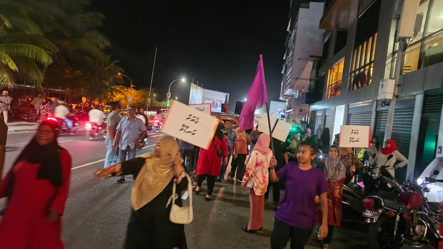 ރައީސްގެ އިސްތިއުފާއަށް ގޮވާލައި، ޕީއެންއެފުން ސިލްސިލާ އެއްވުންތަކެއް ފަށައިފި