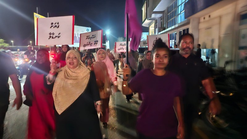 ރައީސްގެ އިސްތިއުފާއަށް ގޮވާލައި، ޕީއެންއެފުން ސިލްސިލާ އެއްވުންތަކެއް ފަށައިފި