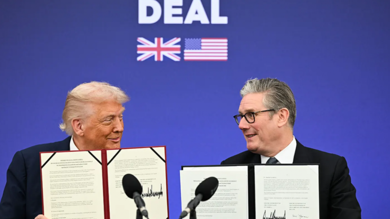 ޓްރަމްޕްގެ ރުހުން ނުލިބުމުން، ޗާގޯސް އެއްބަސްވުން ތަންފީޒުކުރުން އިނގިރޭސިވިލާތުން މަޑުޖައްސާލައިފި