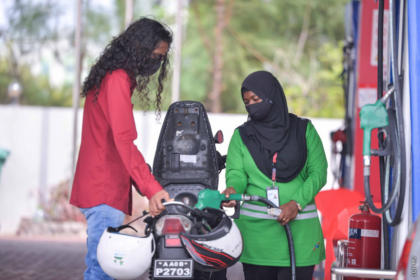 އައްޑޫގައި ޕެޓްރޯލާއި ޑީސަލްގެ އަގު ބޮޑުކޮށްފި، ޕެޓްރޯލް ލީޓަރެއް 24 ރުފިޔާއަށް