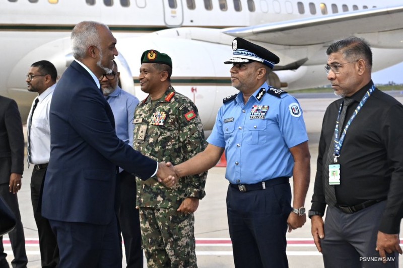 ޢުމްރާގެ އަޅުކަމަށްފަހު ރައީސްގެ ދެކަނބަލުން ރާއްޖެ ވަޑައިގެންފި