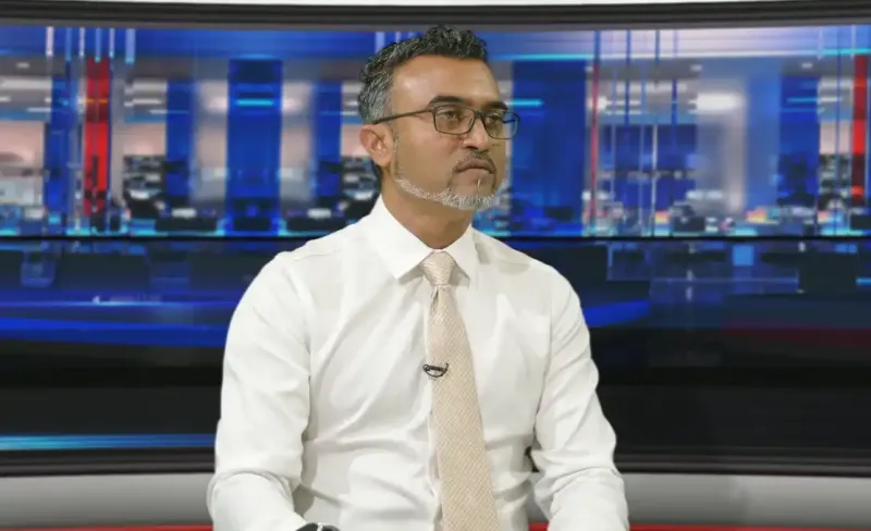 މިސަރުކާރުގެ ވަޒީރުން ޖަވާބުދާރީ ނުވެ މިހާރު ވެސް 62 ސުވާލު މަޖިލީހުގައި އެބައޮތް، މިކަމުގެ ޒިންމާ ނަންގަވަން ޖެހޭނީ ރައީސް މުއިއްޒު: މެންބަރު ނާޒިލް