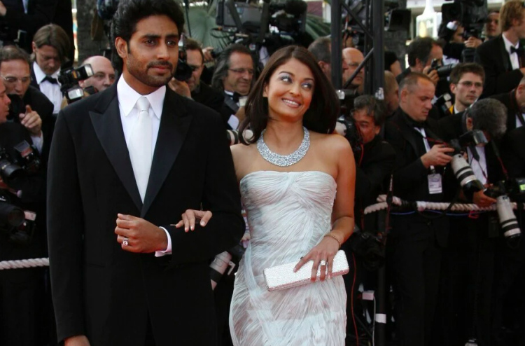 އައިޝްވާރިޔާއާ އެކު ރެޑް ކާޕެޓްގައި ހިނގަން އަބީޝެކް ބިރުގަނޭ