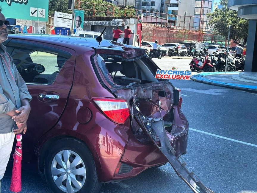 ކާރަކާއި ސައިކަލެއް ޖެހި ހިނގި އެކްސިޑެންޓުގައި ދެ ޒުވާނަކަށް ސީރިއަސް އަނިޔާތަކެއް ލިބި، ފަރުވާދެނީ