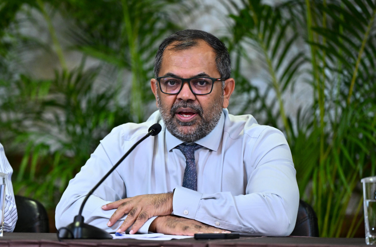 ހަނގުރާމައިގެ އަސަރު ބަލާ ކޮމިޓީ އަލުން އެކުލަވާލައި ޗެއާއަކަށް ޒަމީރު