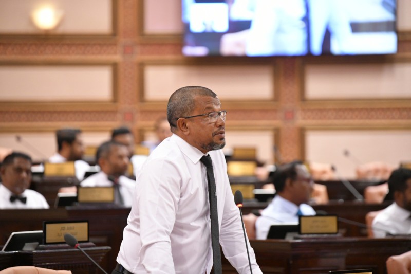 ދިގުރަށުގައި ހިނގި އަލިފާނުގެ ޙާދިސާގައި ބިދޭސީންތަކެއް މަރުވުން: ކަމާބެހޭ އިދާރާތަކުން ޒިންމާ އަދާކޮށްފައިވާ މިންވަރު ބެލުމަށް މަޖިލީހަށް މައްސަލައެއް!