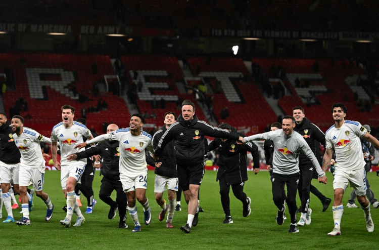 ލީޑްސް އިން ޕްރިމިއާ ލީގުގައި އަލަށް ޔުނައިޓެޑްގެ ދަނޑުގައި މޮޅުވެއްޖެ