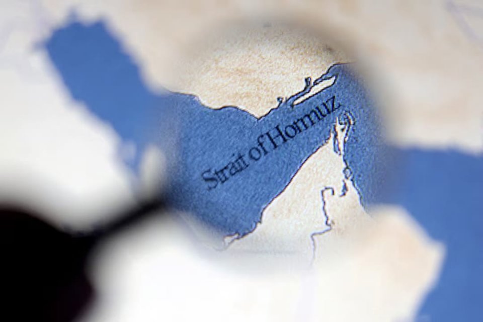 އެމެރިކާއިން ދަތިކުރުމުގެ ފިޔަވަޅު އަޅާފައިވާ ޗައިނާގެ ދެ ބޯޓު ހޮރްމުޒް ކަނޑުއޮޅި ހުރަސްކޮށްފި