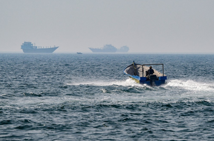 އީރާނުގެ ބަނދަރުތައް މިއަދު ބަންދުކުރަން ފަށާނަން: އެމެރިކާ