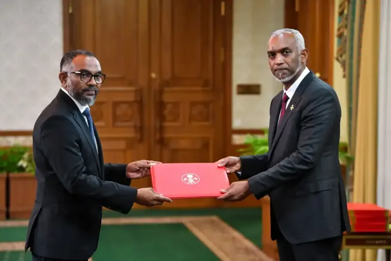 ސަރުކާރަށް ލިބުނު ބޮޑު ނާކާމިޔާބީ އާއި އެކު ރައީސްގެ "ފަސްޓް ކަޒިން" މިނިސްޓަރު އަލީ އާރިފް ވެސް އިސްތިއުފާ ދެއްވައިފި