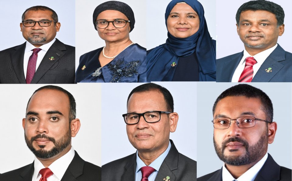 ދިހަ ވަޒީރެއްގެ އިސްތިއުފާ ރައީސް ގަބޫލުފުޅުކުރައްވައިފި