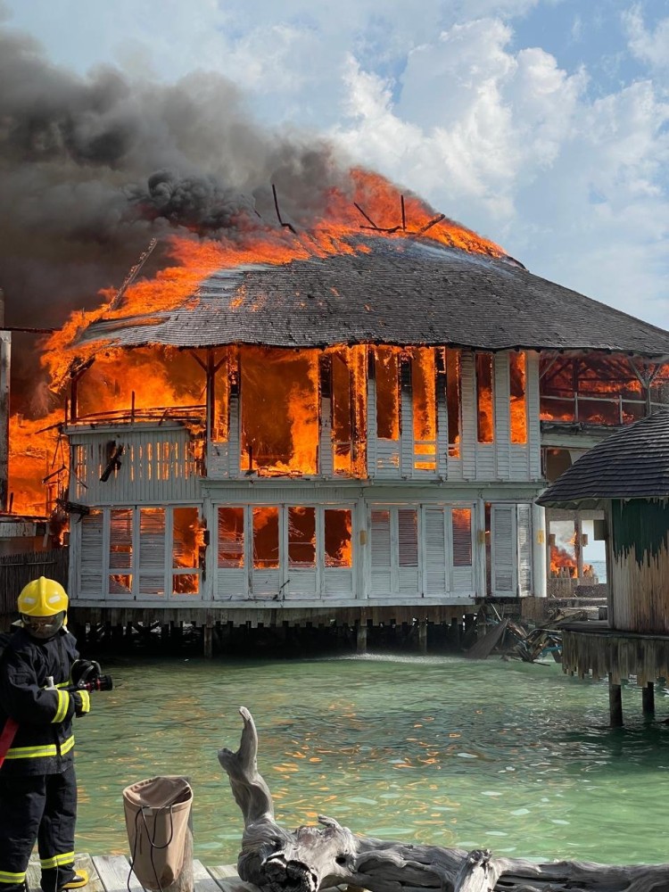 ސޮނެވާ އަލިފާނުގައި ރޯވި އިމާރާތްވަނީ އެއްކޮށް އަނދާއިފި