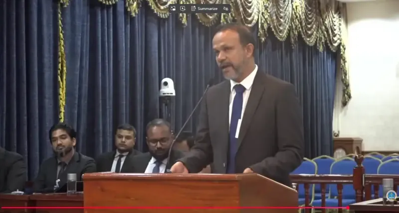 ޤާނޫނުއަސާސީގެ އަސާސީ އޮނިގަނޑުގެ ވާހަކަ ލިޔެވިފައި ނެތްކަމަށް ބުނެ ދައުލަތުން ދައްކަމުން ގެންދަނީ ޤާނޫނީ ބުރަދަނެއް ނެތް ފެން ނުހިފޭ ވާހަކަތަކެއް: އަލީ ހުސައިން