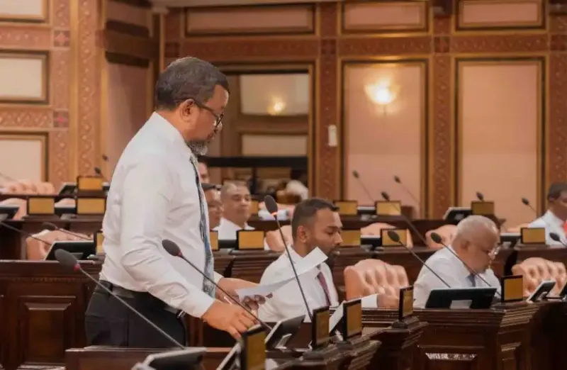 އަތޮޅު ކައުންސިލްތައް އުވައިނުލައި، ކުރީން އޮތްގޮތައް އަނބުރައި ރުޖޫއަކުރަން މަޖިލީހަށް ހުށަހަޅައިފި