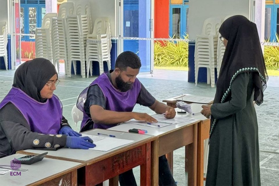 2 ޖެހުމާ ހަމައަށް 3353 މީހަކު ވޯޓުލައިފި