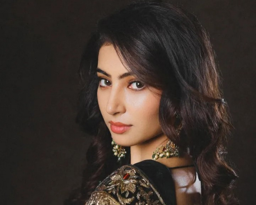 މަދޫބާލާގެ ބައޮގްރަފީއަށް ސާރާގެ ބަދަލުގައި ކަލްޔާނީ؟