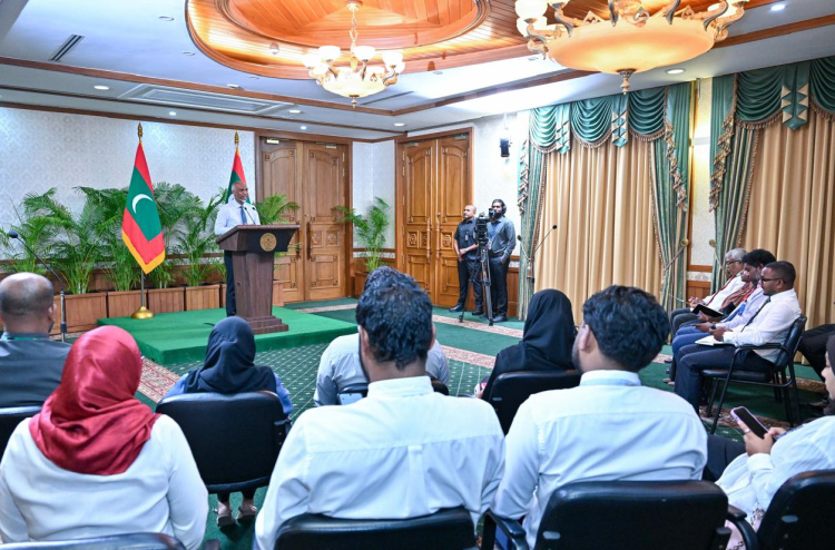 މިއުޒީޝަނުން ހިމެނޭހެން ހުރިހާ ފަންނުވެރިންނަށް ހާއްސަ ލޯނު ދިނުމަކީ ސިޔާސަތު: ރައީސް