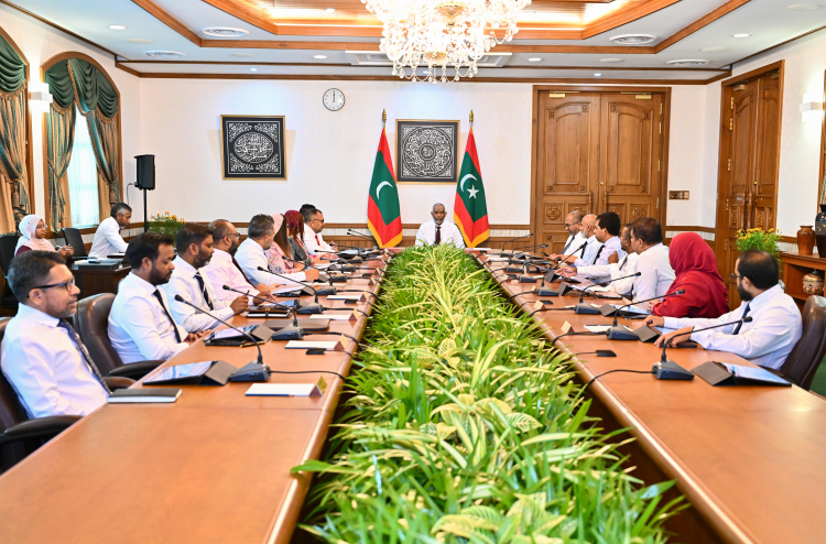ސަރުކާރު ހިންގުމުގެ އޮނިގަނޑާ އެކު ކެބިނެޓަށް ބަދަލު ގެނައީ އިންތިހާބާ ގުޅިގެން: މުންދު