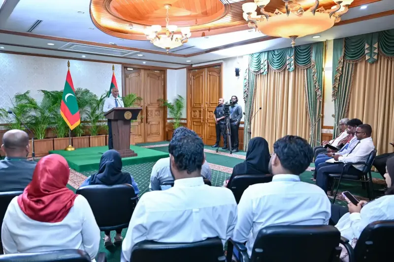 އެމްއޭސީއެލްގައި ބޮޑެތި މުސާރަ ދޭ ސިޔާސީ މަގާމުތަކެއްގައި ބަޔަކު ތިބިކަން ރައީސް މުއިއްޒަށް އެނގިވަޑައިނުގަންނަވާ ކަމަށް ވިދާޅުވެއްޖެ