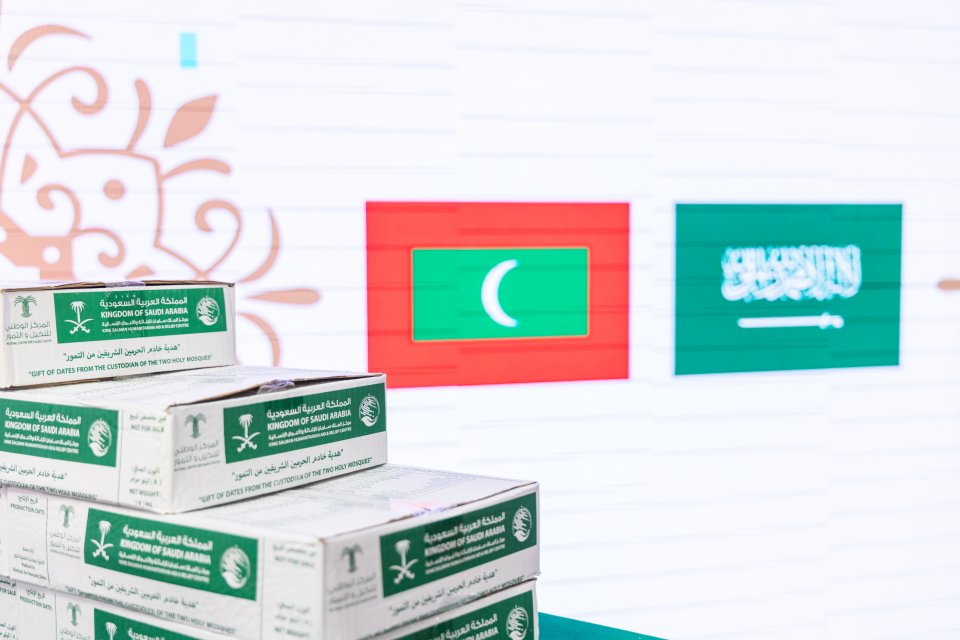 ސައުދީން ރާއްޖެއަށް 50 ޓަނުގެ ކަދުރު ހަދިޔާކޮށްފި