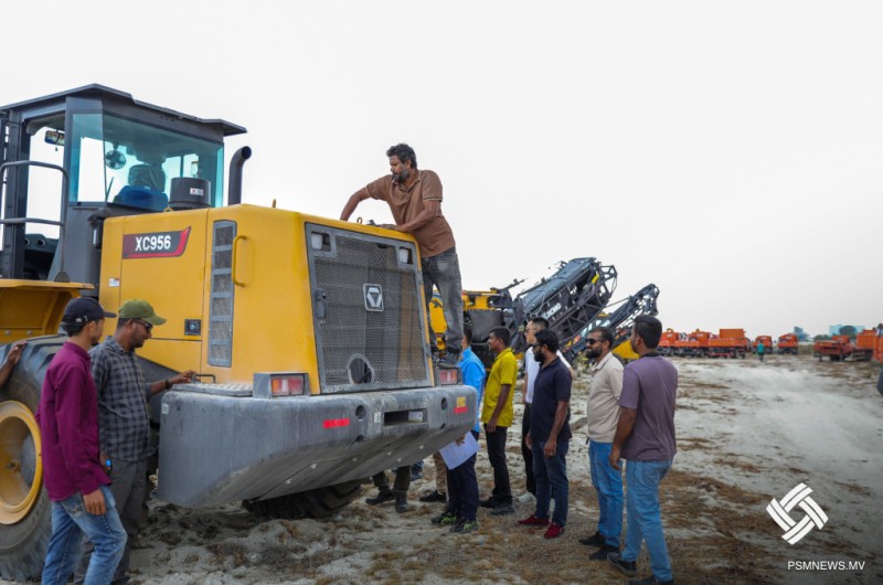 އާރްޑީސީން ގެނައި ހެވީ ވެހިކަލްތަކަށް ޓެކްނިކަލް މީހުން ތަމްރީނުކުރަނީ