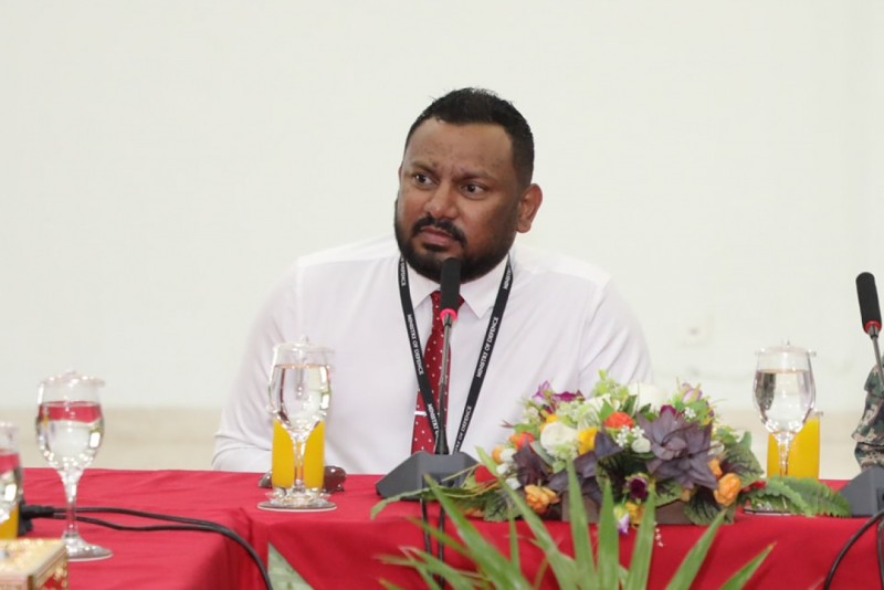 "ރައްޔިތުންގެ ވިންދާ އެއްގޮތަށް" ކަމަށް ވިދާޅުވެ، ޕީއެންސީގެ އެސްޖީކަމުން މުޢާޒު އިސްތިއުފާދެއްވައިފި