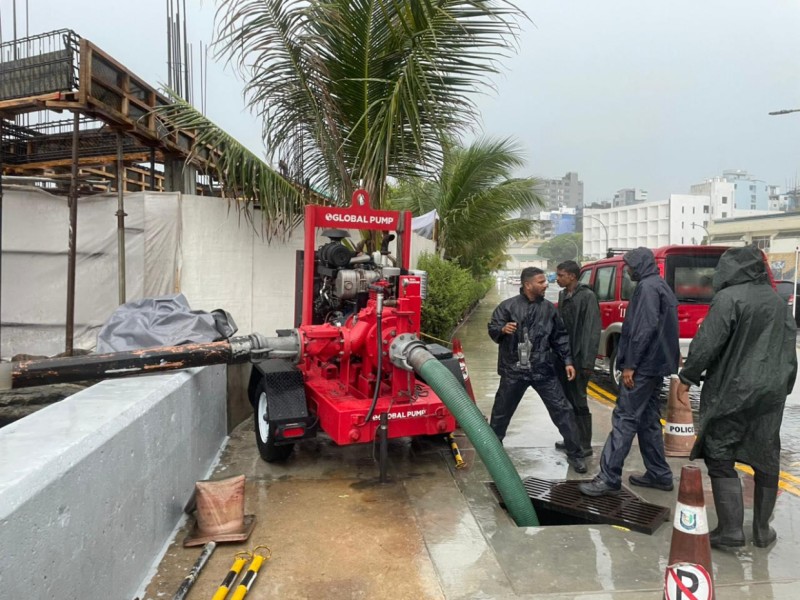 ވާރޭވެހި، މާލޭގައި އަނެއްކާވެސް ފެންބޮޑުވުމުން ފެން ހިންދުމުގެ މަސައްކަތް ފަށައިފި