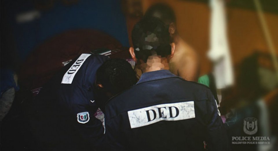 ރާއްޖެއަށް ޑުރަގު އެތެރެކުރިކަމުގެ ތުހުމަތުގައި އިންޑިއާ ދެމަފިރިއަކު ބަންދުކޮށްފި