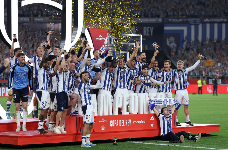 ހިސާބު އިލްމުވެރިޔާ މަޓަރާޒޯ ސޮސިއެޑާޑަށް ސްޕެނިޝް ކަޕްގެ ތަށި ހޯދައި ދީފި