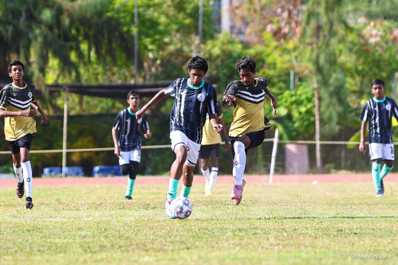 ފަހަތުން އަރާ އަހުމަދިއްޔާ ބަލިކޮށް، ގުޅިން މުބާރާތުގެ ފެށުން ރަނގަޅުކޮށްފި