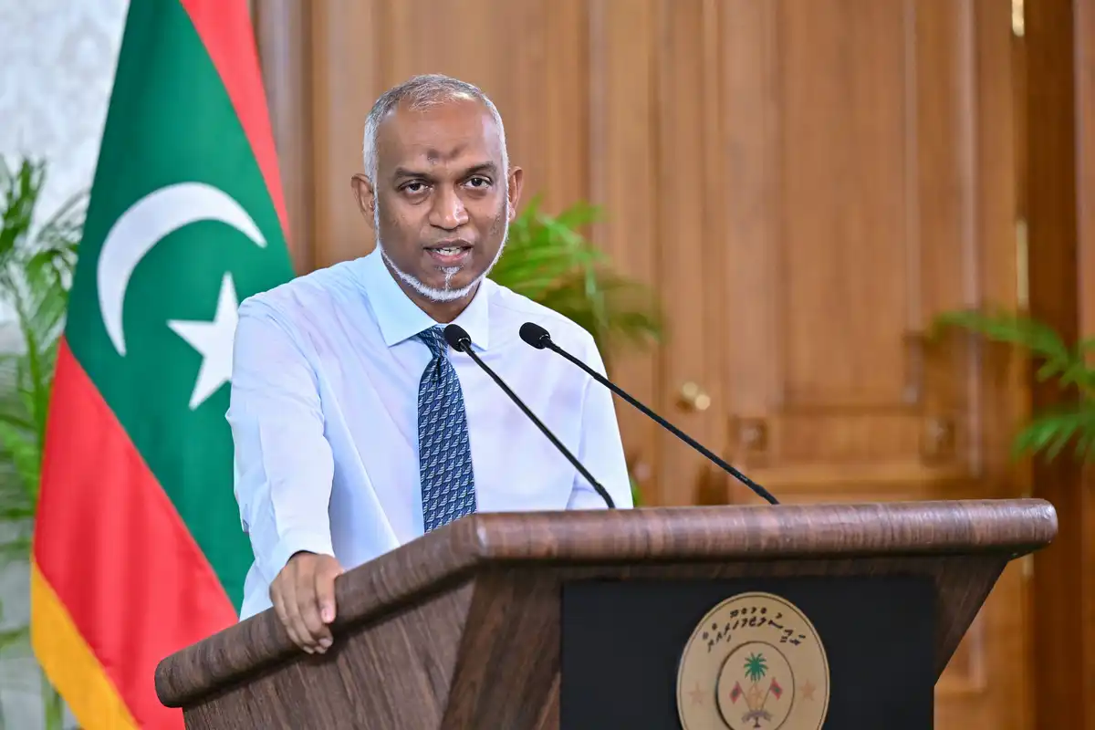 ހީނާއާ ގުޅޭ ތުހުމަތުތަކަކީ ދޮގެއް ކަމަށް ކަމާގުޅޭ އިދާރާތަކުން ނިންމާފައިވާ ކަމަށް ވިދާޅުވެ، ރައީސް ބޮޑު ދޮގެއް ހައްދަވައިފި!