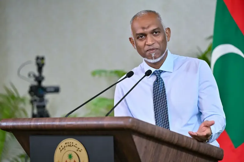 ރައީސް މުއިއްޒު ލީޑް ކުރެއްވި މާލެ ސިޓީ އިން ރެފަރަންޑަމަށް ނޫނެކޭ ރައްޔިތުން ވިދާޅުވީ އެމަނިކުފާނަށް މަސައްކަތް ނުކުރެވިގެންތޯ ސުވާލުކުރުމުން މުޅި ވާހަކަ އޮޅުވާލައްވައިފި