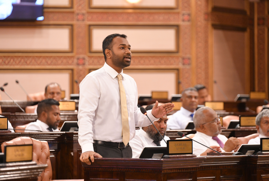 ނަޝީދުގެ ކެމްޕޭންގައި އިބުރޭ އުޅުއްވާތީ، ފިޔަވަޅު އަޅައިދޭން މީކާއީލް އެދިވަޑައިގެންފި