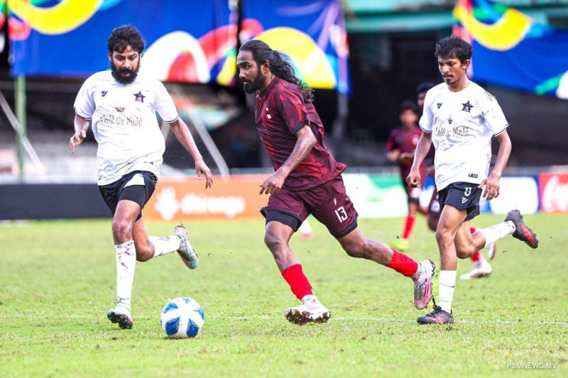 ޓީނޭޖް ބަލިކޮށް ލޮރެންޒޯ އެއްވަނައިގައި ހަމަޖެހިލައިފި