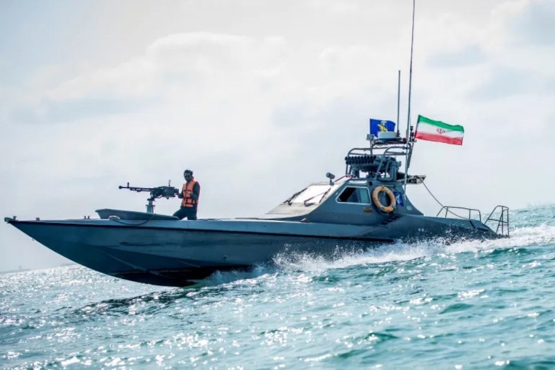 ކަނޑުއޮޅީގައި މައިން ހަރުކުރަން އުޅޭ އުޅަނދުތަކަށް ހަމަލާ ދޭން ޓްރަމްޕް އަމުރުކުރައްވައިފި