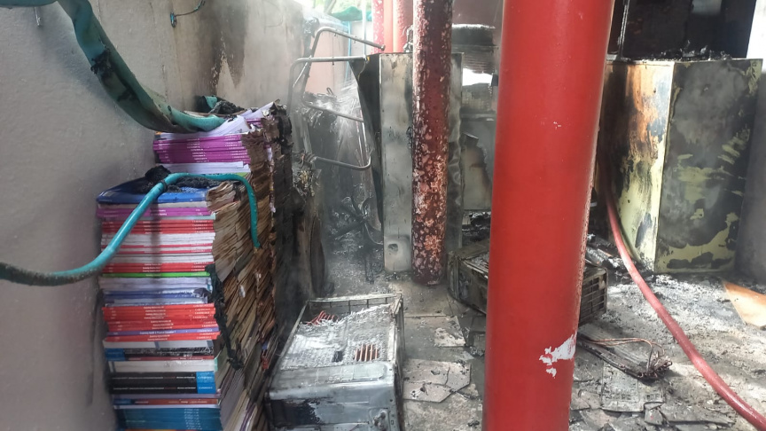 އައްޑޫ ފޭދޫ ސްކޫލުގައި ރޯވެ، ލައިބްރަރީގައި ހުރި ގިނަ ފޮތްތަކަށް ގެއްލުންވެއްޖެ