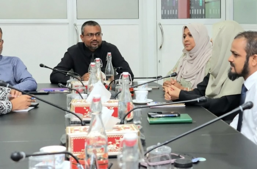މި ސަރުކާރުގެ އެންމެ ބޮޑު ބޮލުގެ ރިހުން، މީޑިއާ! ހައްލަކީ ކޮބާ؟