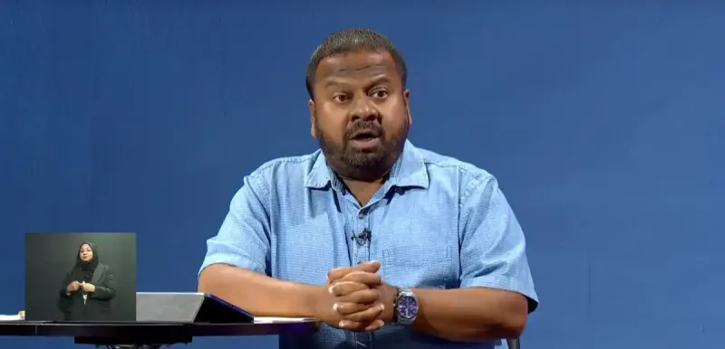 ރައީސް ވިދާޅުވީ މައުލޫމާތު ސިއްރު ނުުރާނެ ކަމަށް، ތަރުޖަމާން ވިދާޅުވީ ދައުލަތެއްގެ ހުރިހާ މައުލޫމާތެއް ހާމަ ނުކުރެވޭނެ ކަމަށް