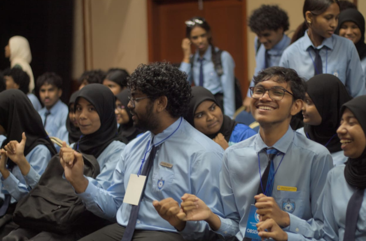 ވިލާ އިންޓަނޭޝަނަލް ހައި ސްކޫލުން ހިލޭ ކިޔެވުމުގެ ފުރުސަތު ދެނީ