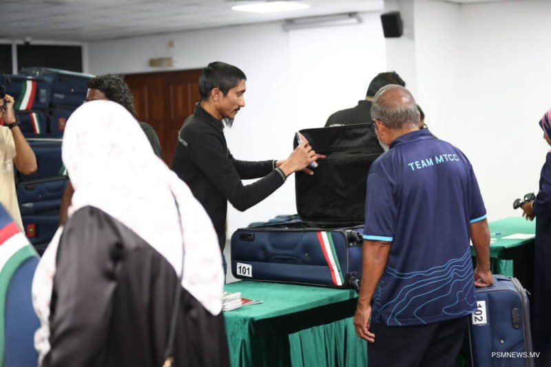 ޙައްޖުވެރިންގެ ފޮށްޓާއި ކިޓް ޙަވާލުކުރަން ފަށައިފި